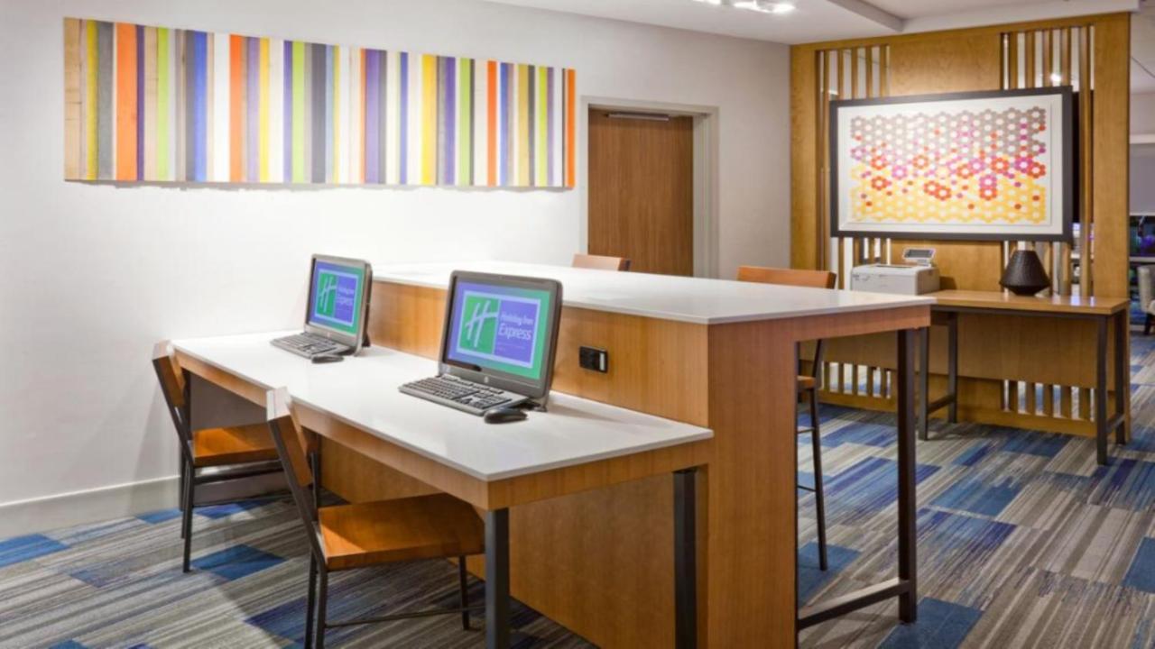 Holiday Inn Express & Suites Ripley By Ihg Exterior foto