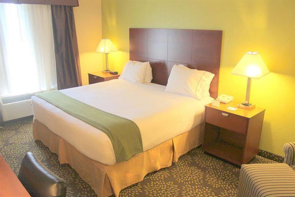 Holiday Inn Express & Suites Ripley By Ihg Exterior foto